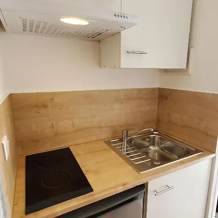 Apartment Avec Balcon, Vue Sur Jardins Et Cathedrale *